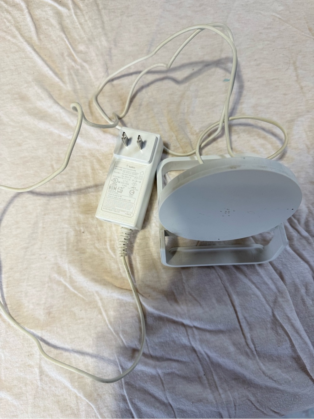 White Belkin Wireless Smart Phone Charger